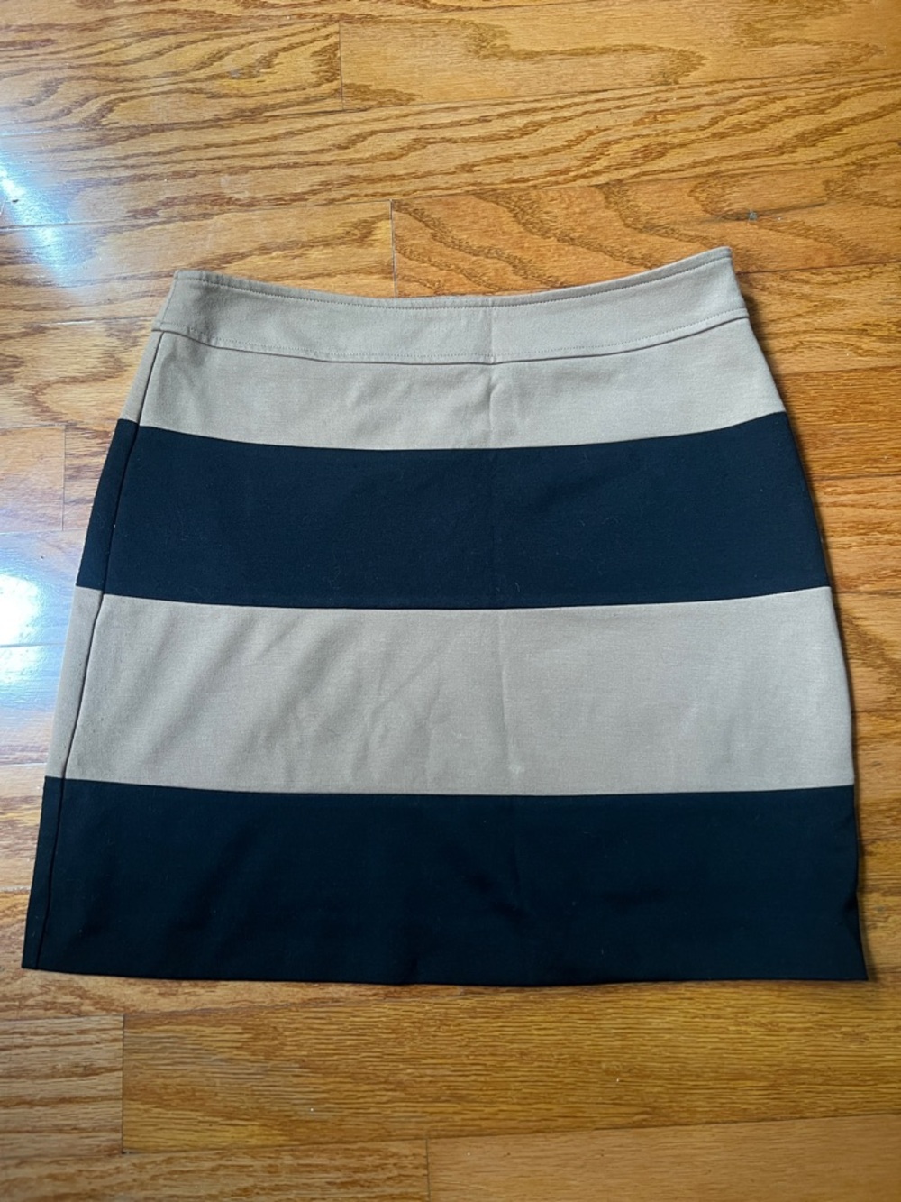 Banana Republic Black and Tan Striped A-Line short Skirt size 6